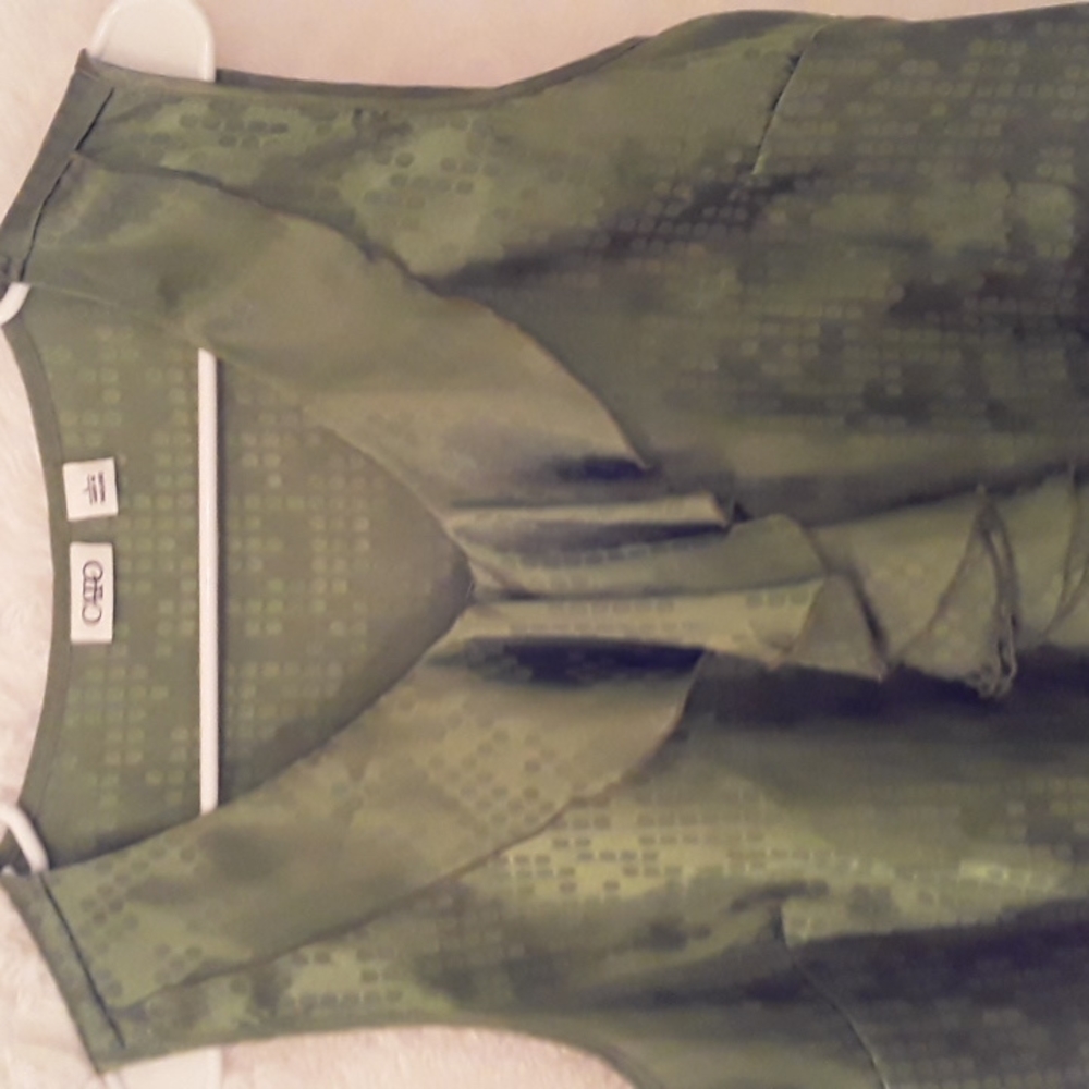 Green sleeveless top with ruffle midriff (sz. Lg)